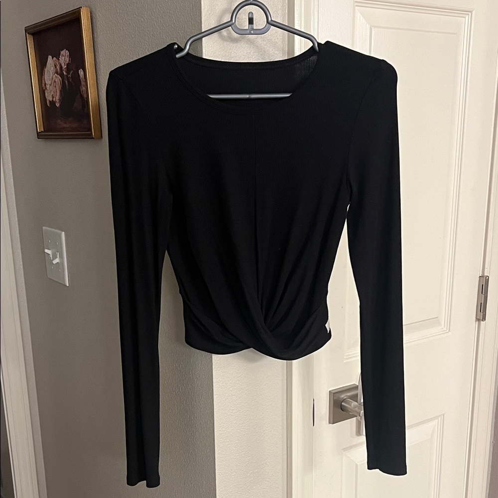 Vuori long sleeve cove twist tee